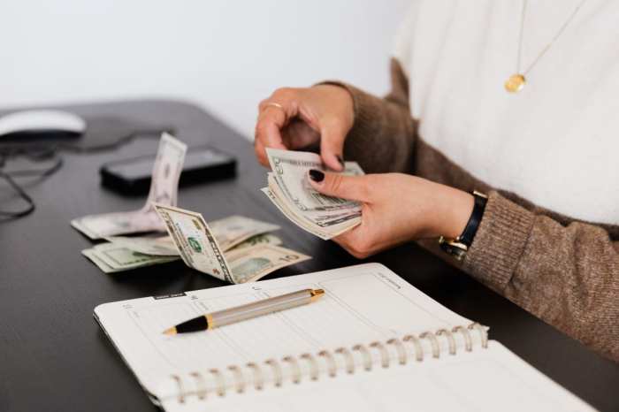 How Business Consultants Help Companies Save Money